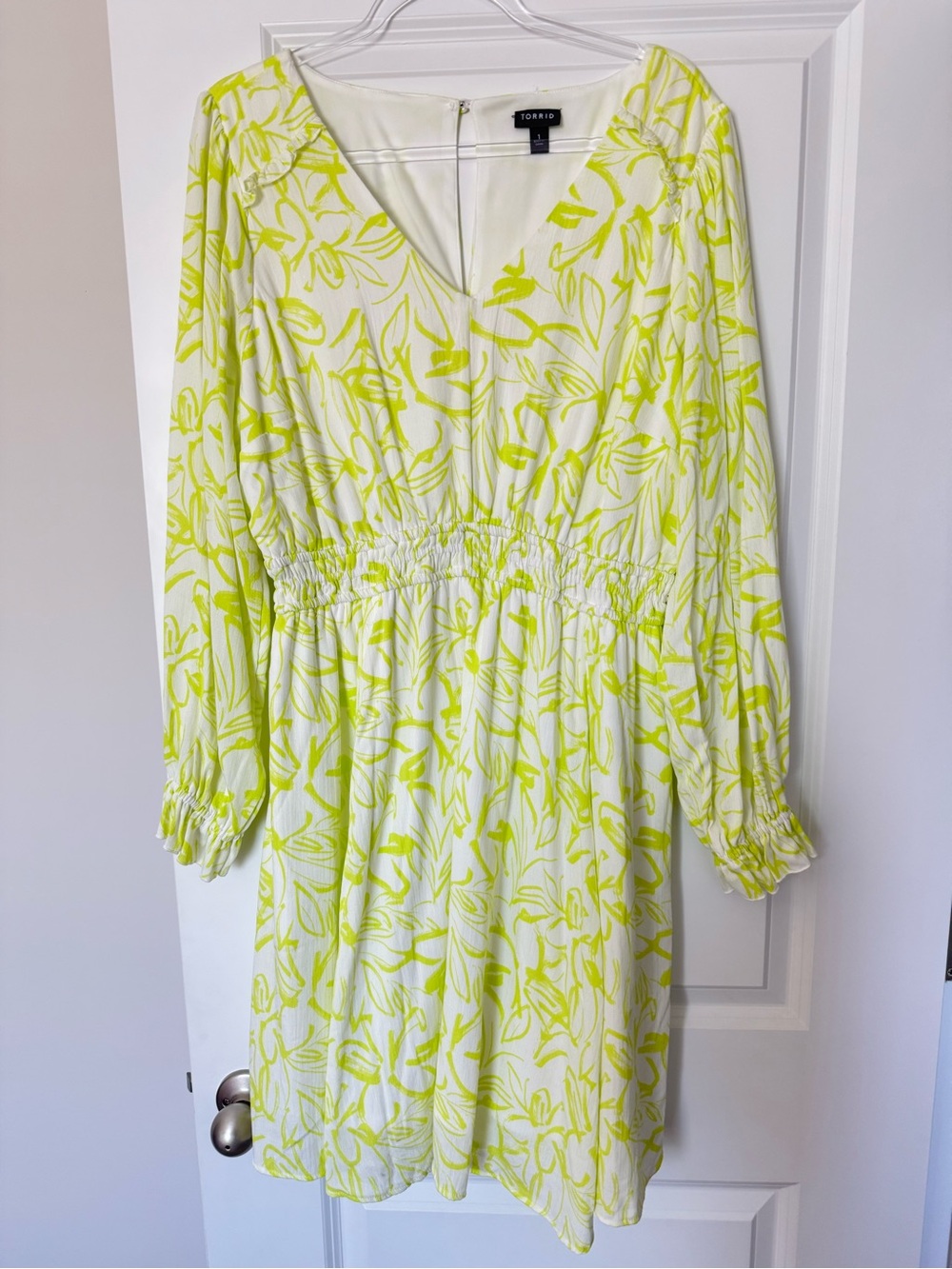 Torrid Size 1 White Lime Floral Smocked Waist Long Sleeve Fit & Flare Dress - Picture 6 of 11